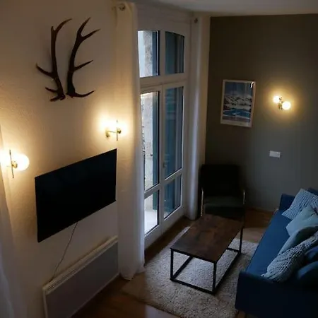 2 Pieces 30m2 Et Balcon Vue Montagne Saint Paul Wifi Location A La Semaine Du Samedi Au Samedi Appartement